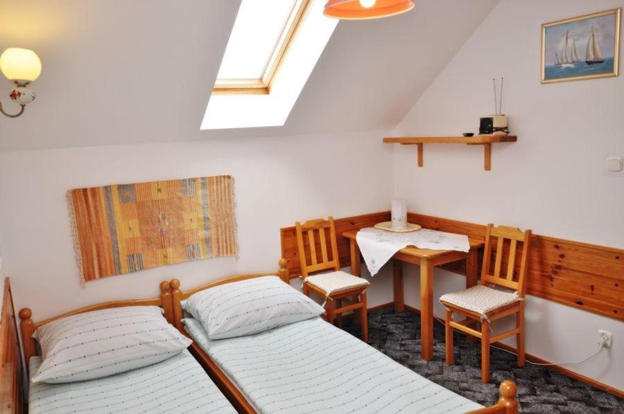 Jantar Hotel Ostrowo  Eksteriør billede